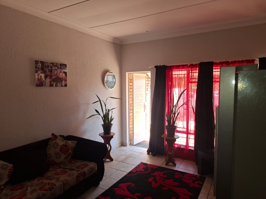 To Let 2 Bedroom Property for Rent in Meiringspark North West